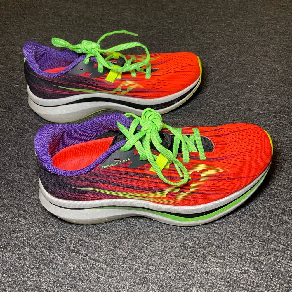 saucony size 7 women’s almost new